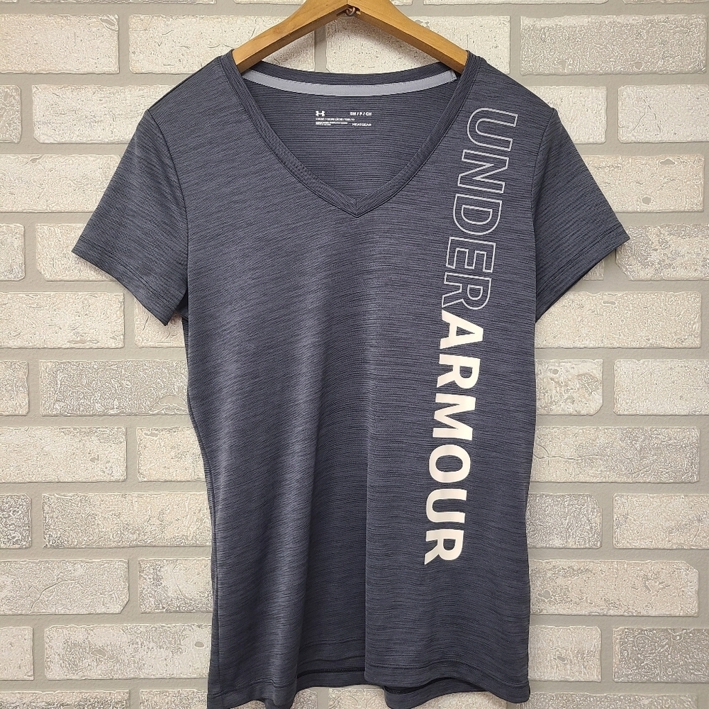 Under Armour Heat Gear Loose Fit Tee Shirt Size Small